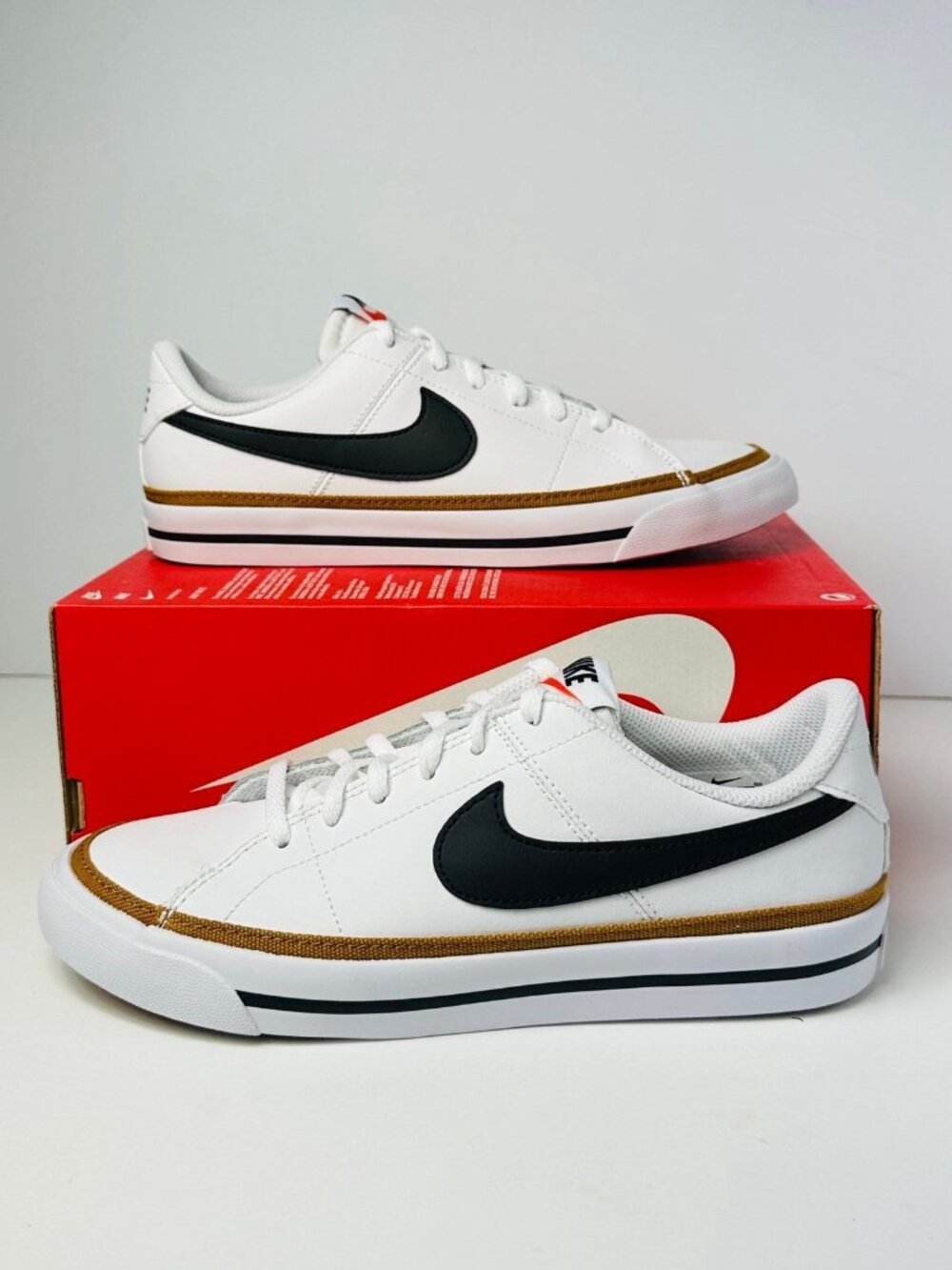 5Y FITS 6.5 W Nike Court Legacy (GS) White / Desert Ochre DA5380-102